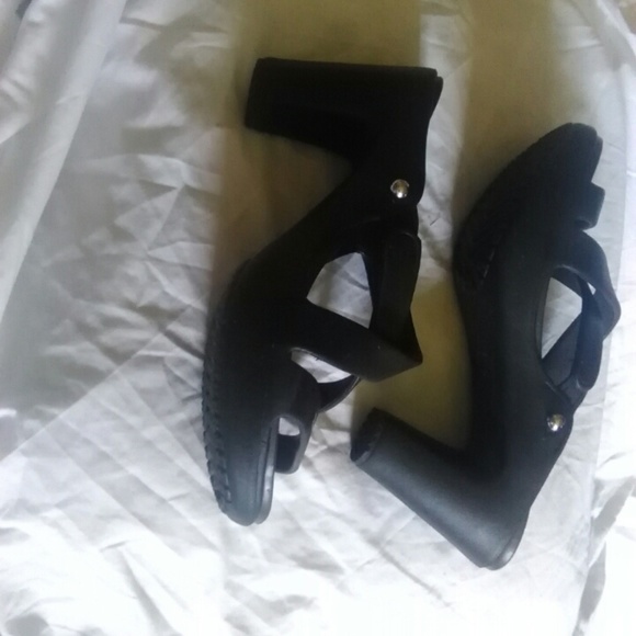 CROCS Shoes - Black Crocs sandals CROCS Shoes - Black Crocs sandals
